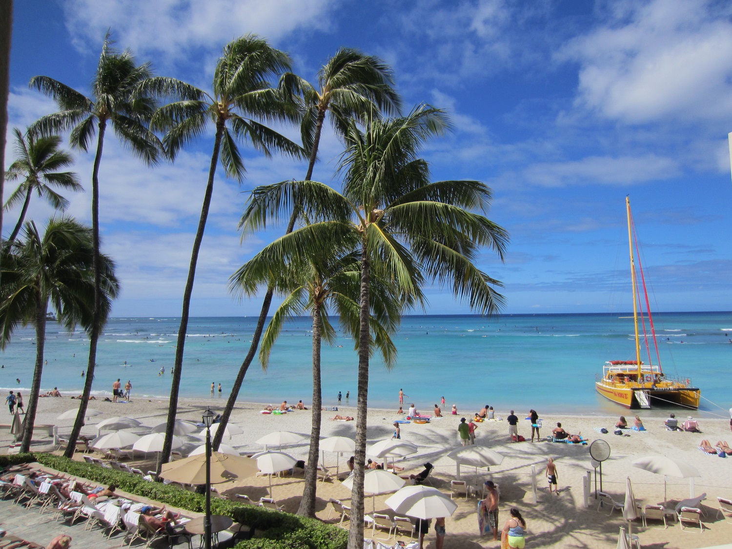 Busy Waikiki beach